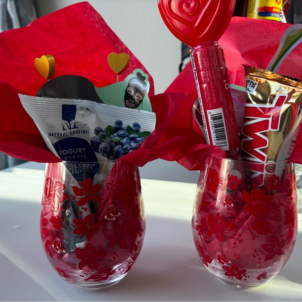 Boston Red Sox Wine Glass Gift Set Bouquet Cups great for teachers